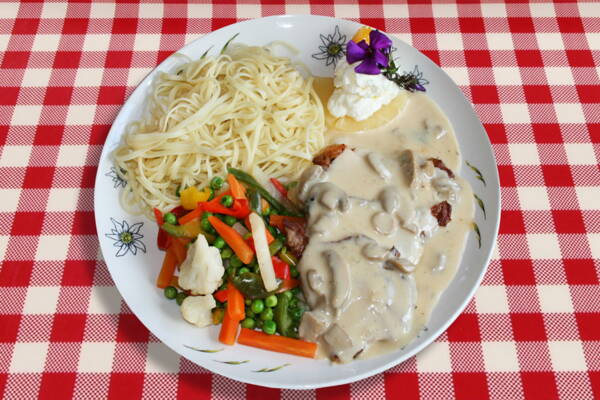 fleisch_rahmschnitzel-nudeln.jpg