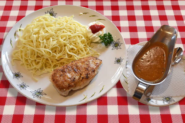 fleisch_pouletschnitzel_pfeffersauce_neu.jpg